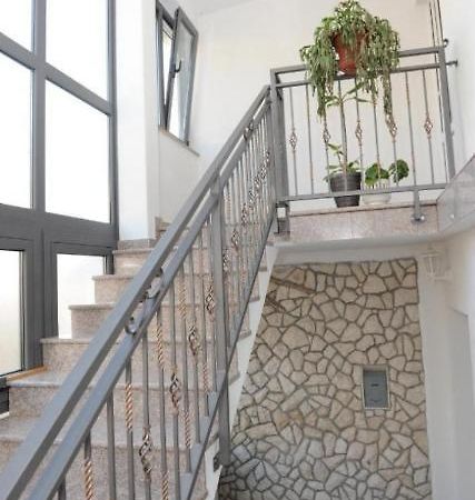 Comfortable Rooms With Small Kitchen Bacina Zewnętrze zdjęcie